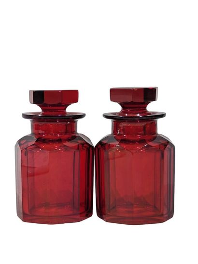 Paire de pots couverts octogonaux en cristal...