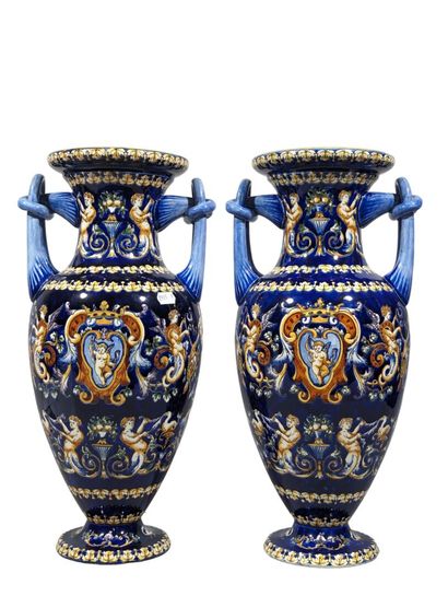GIEN
Paire de vases de forme balustre sur...