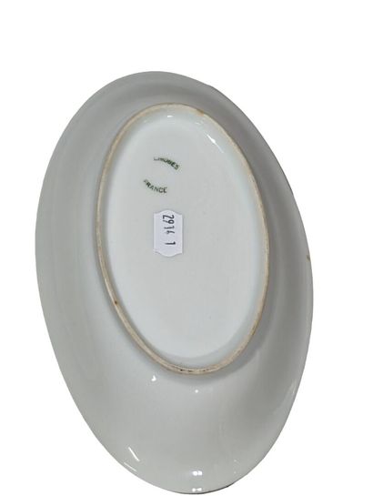LIMOGES
Partie de service en porcelaine à...