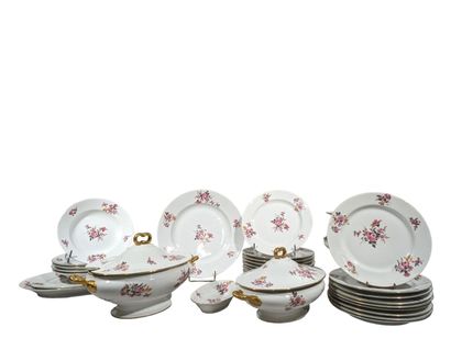 LIMOGES
Partie de service en porcelaine à...