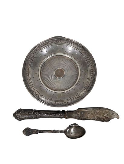 Lot en argent comprenant une sous-tasse,...