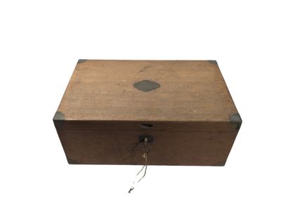 Coffret de ménagère en chêne, les renforts...