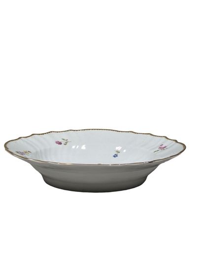 Coupelle en porcelaine à décor peint d'une...