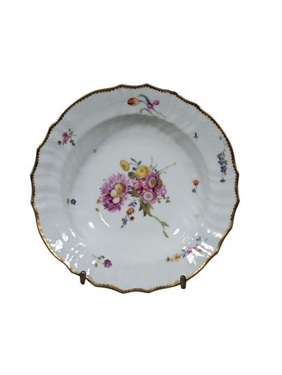 Coupelle en porcelaine à décor peint d'une...