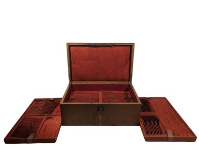 Coffret de ménagère en chêne, les renforts...