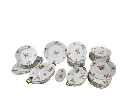 LIMOGES
Partie de service en porcelaine à...