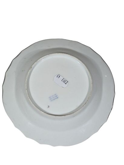 Coupelle en porcelaine à décor peint d'une...