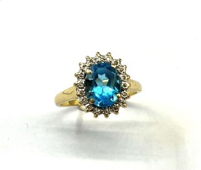 Bague Pompadour en or de deux tons 18 K (750/oo)...