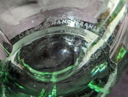 DAUM France
Cendrier en cristal teinté vert....