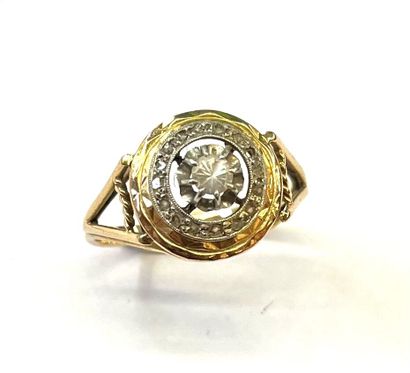 Bague à plateau circulaire ajouré en or de...
