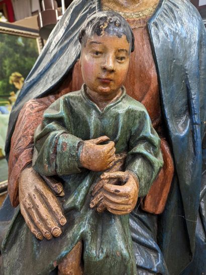 Vierge à l'Enfant en bois sculpté et polychromé,...