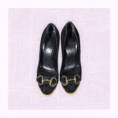 GUCCI
Paire d'escarpins sur talon aiguille...