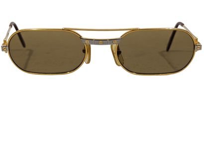 CARTIER
Paire de lunettes de soleil en métal...