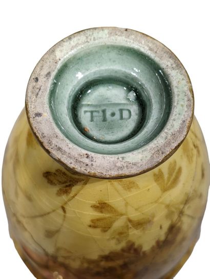 Théodore DECK (1823-1891)
Petit vase soliflore...