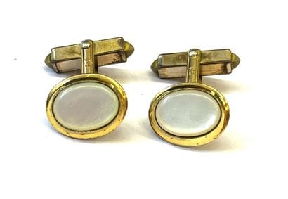 Paire de boutons de manchette en métal doré,...