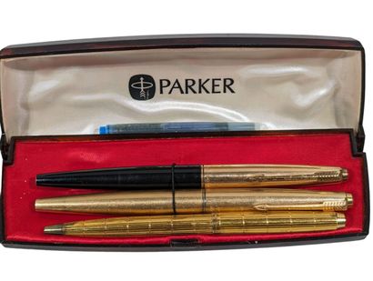 PARKER
Réunion de trois stylos dont un stylo...
