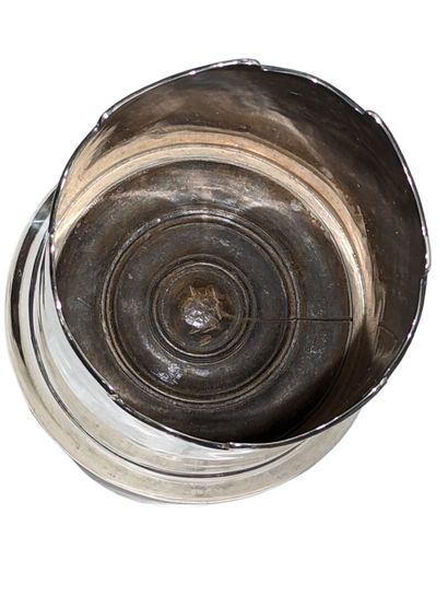 PORTE-BOUTEILLEE en argent de forme cylindrique,...
