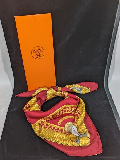 HERMES Paris
Carré en twill de soie modèle...