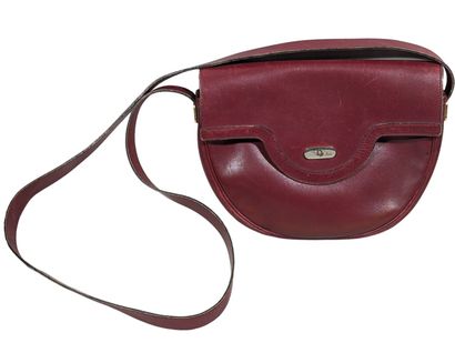 CHRISTIAN DIOR
Petit sac bandoulière de forme...