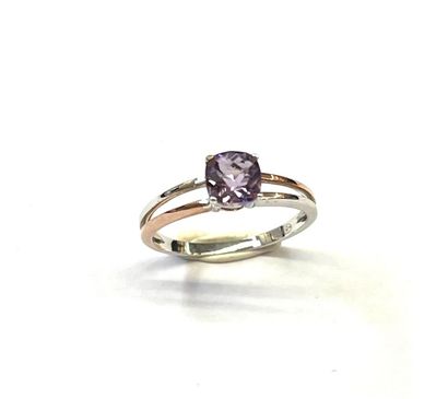 Bague en or de deux tons 14 K (375/oo) agrémentée...