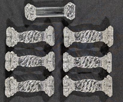 Réunion de six porte-couteaux en verre moulé...
