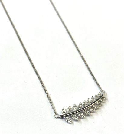 Collier en argent 925/oo avec feuille pavée...