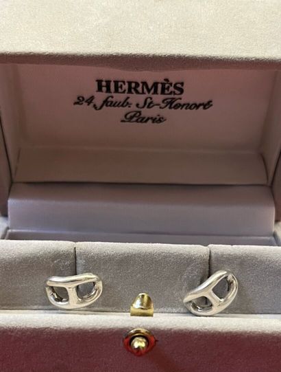 HERMES 
Paire de boucles d'oreille modèle...