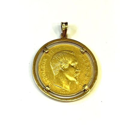 PENDENTIF rond en or jaune 18K (750/°°) centré...