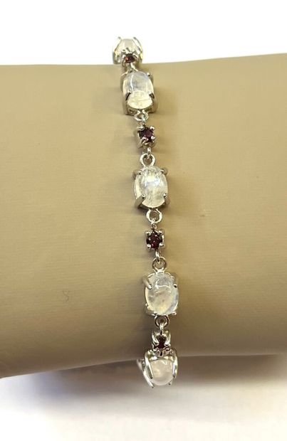 Bracelet en argent 925/oo agrémenté de pierres...
