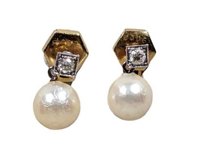 Paire de boucles d'oreille en or jaune 18k...