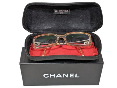 CHANEL. 
Paire de lunettes de vue, n°AC 1004063
Traces...
