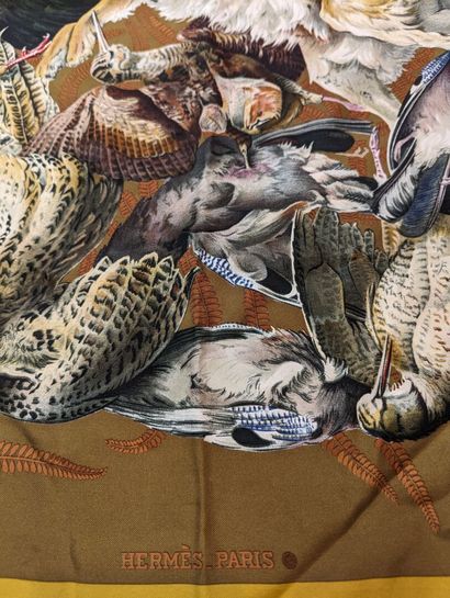 HERMES
Carré en twill de soie à décor de...