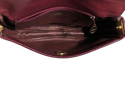 CHRISTIAN DIOR
Petit sac bandoulière de forme...