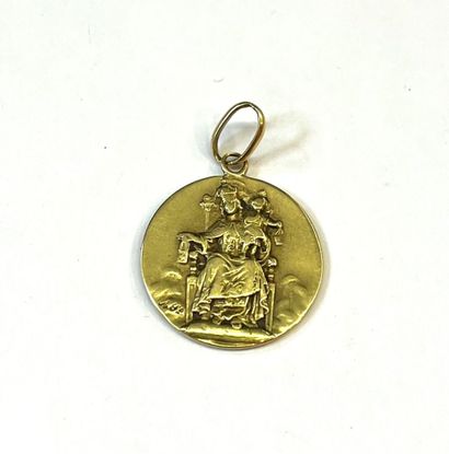 MEDAILLE DE BAPTEME en or jaune figurant...