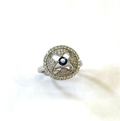 Bague en argent (925/oo), le plateau circulaire...
