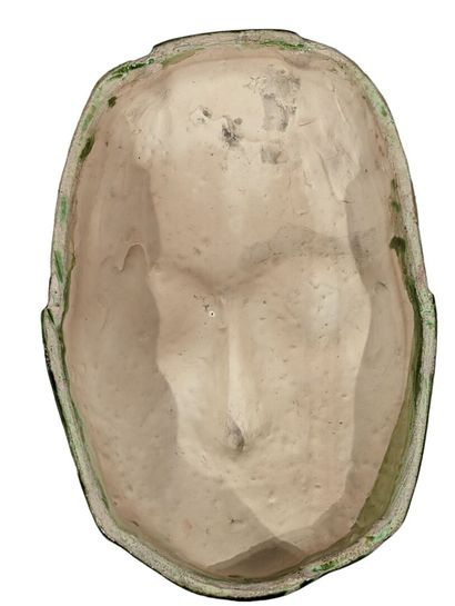 MASQUE en céramique émaillée verte.
Travail...