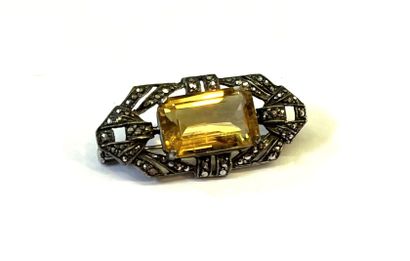 BROCHE en argent sertie de pyrite et d'un...