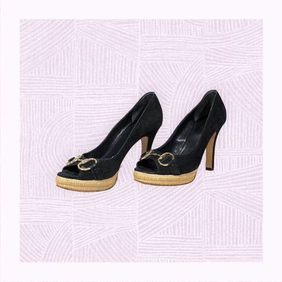 GUCCI
Paire d'escarpins sur talon aiguille...
