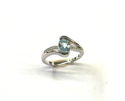 Bague en argent 925/oo, les branches ornées...