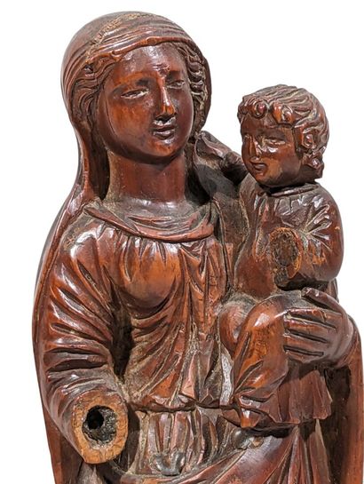Vierge à l'Enfant en buis sculpté 
Époque...