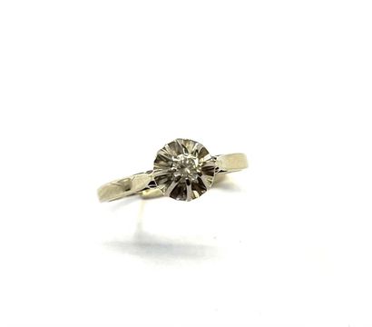 Bague solitaire en or blanc 18 K (750/oo)...