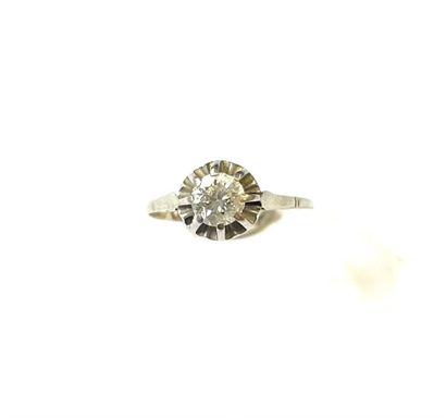 BAGUE solitaire en or blanc et platine sertie...