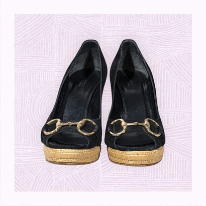GUCCI
Paire d'escarpins sur talon aiguille...