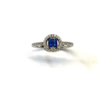 Bague en argent (925/oo) centrée de deux...
