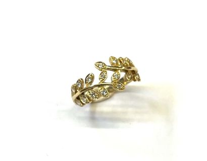 Bague en or jaune 14 K (375/oo) agrémentée...