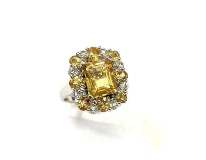 Bague en argent 925/oo ornée d'une citrine...