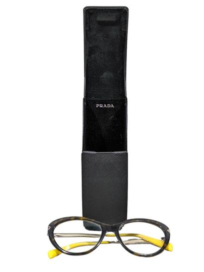 PRADA
Paire de lunettes de vue écaille et...