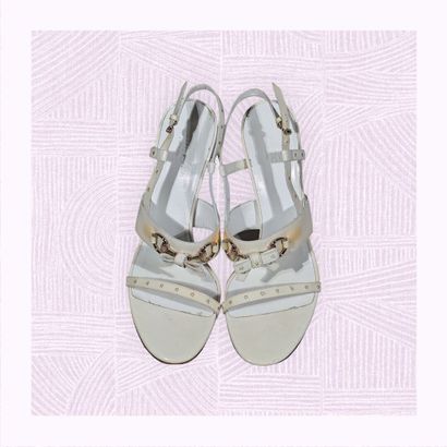 GUCCI
Paire de sandales sur talon aiguille...