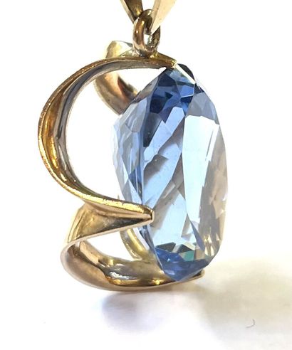 Imposant pendentif en or jaune 14 K (585/oo),...