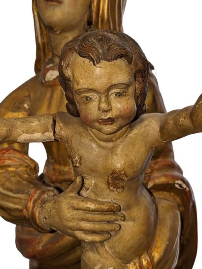 Vierge à l'Enfant en résineux sculpté, stuqué...